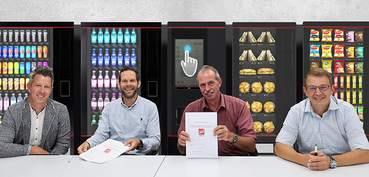 Beschlossen die strategische Partnerschaft im Bereich der Self-Order-Store-Technologie und wollen nun gemeinsam die Digitalisierung im Vending-Markt vorantreiben (v.l.): CEO Klaus Haberl und CTO Jürgen Traxler von Bistrobox sowie Geschäftsführer Bernd Enser und Vertriebsleiter Marc-André Meier von Sielaff. Foto: Bistrobox