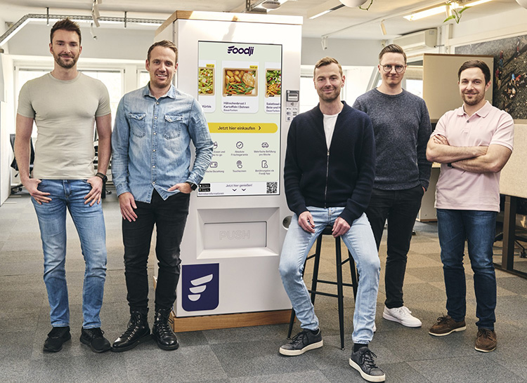 Das Executive Team von Foodji kann sich über eine neue Finanzierungssumme in Höhe von 5,3 Millionen US-Dollar freuen (v.l.): Moritz Munte, Andreas Schnell, Felix Munte, Daniel von Canal und Oliver Friedmann. Foto: Foodji Marketplace