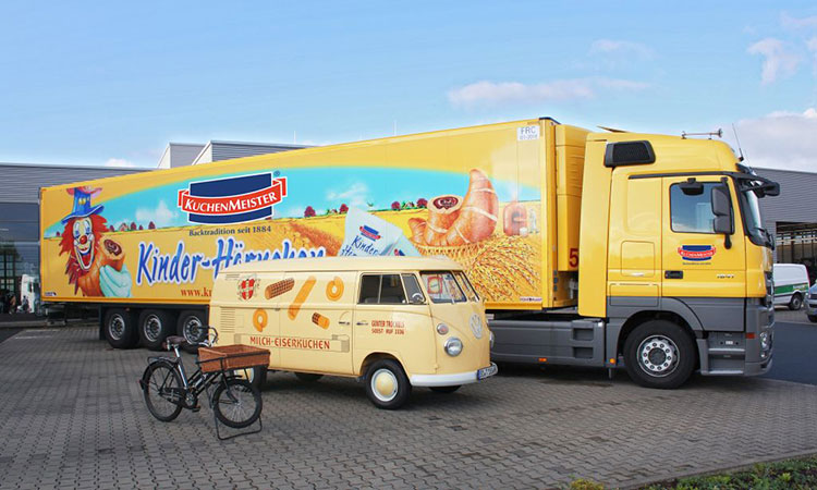 Vom Fahrrad zur eigenen Spedition: In einem Rückblick erinnerte Geschäftsführer Hans-Günter Trockels an die Entwicklung des Familienunternehmens. Foto: Kuchenmeister